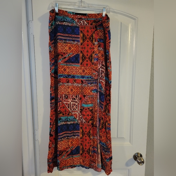 Long Ethnic multi-color split with zipper in back. - Picture 5 of 6